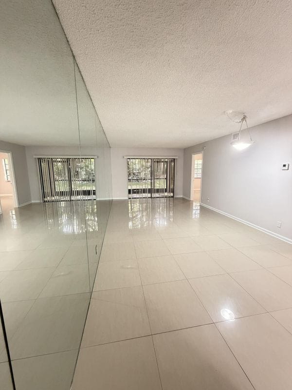 Building Photo - 301 Norwood Terrace
