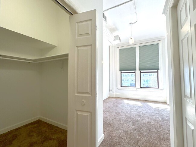 Building Photo - 1 bedroom Condo in Cawker Building