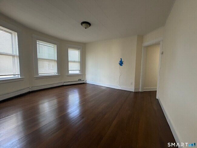 Building Photo - 37-41-41 Jackson Ave