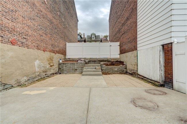 Building Photo - 5264 Dresden Wy