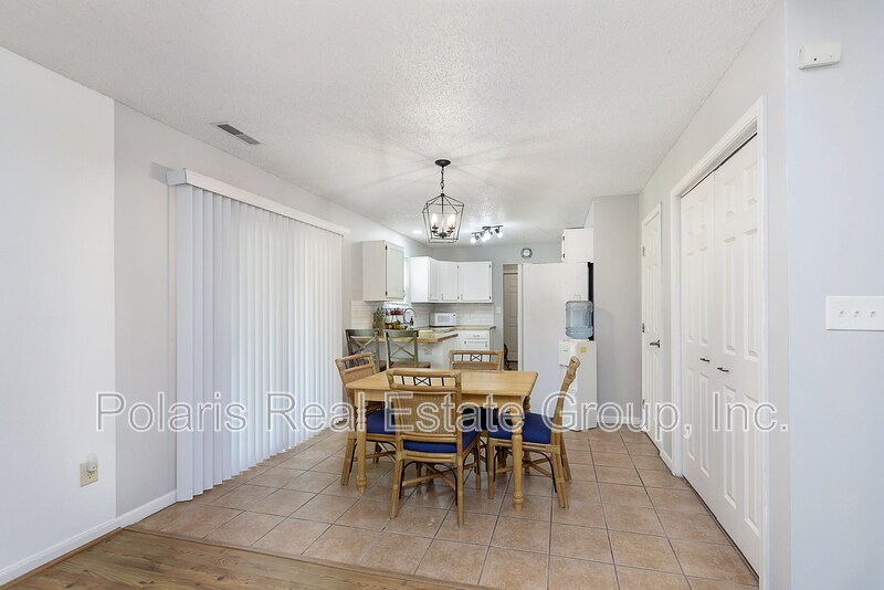 Building Photo - 266 E Pine Ridge Dr