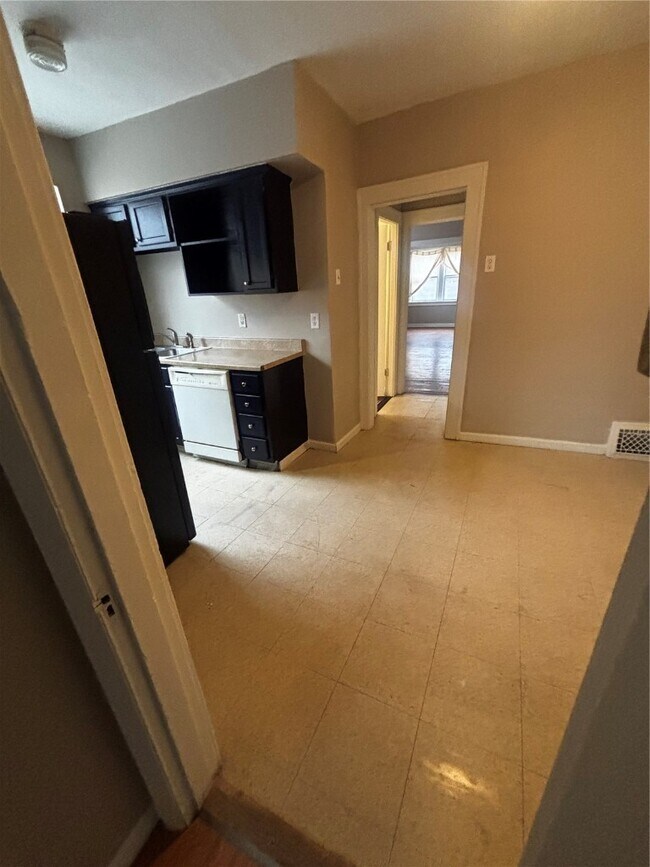 Building Photo - 5043 Alaska Ave