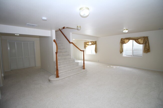 Building Photo - Amazing 5 bedroom home in Desirable Crown Hill Mesa on West Side of town