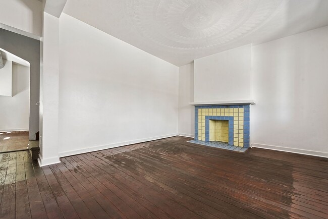 Building Photo - Remodeled 2 bedroom with backyard