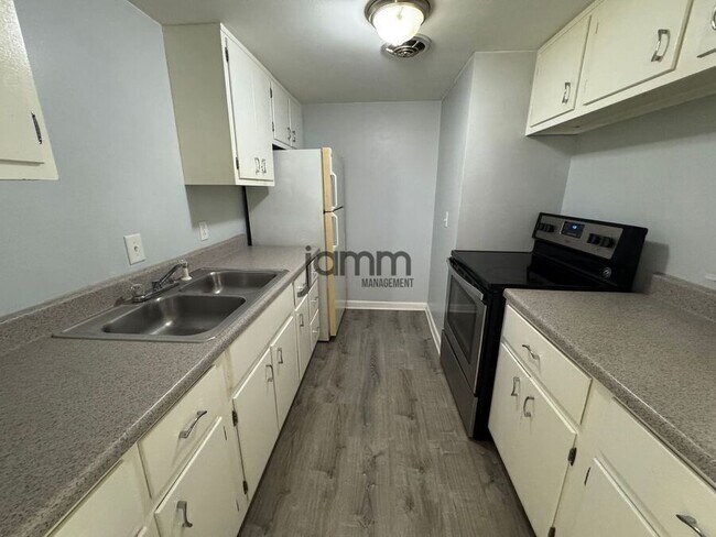 Building Photo - 7025 Carriage Hill Dr