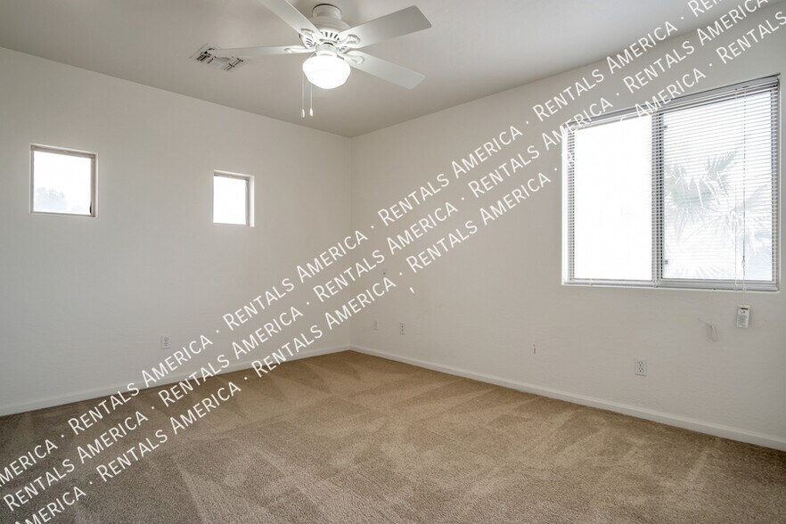 Building Photo - 2631 S Leonard Pl