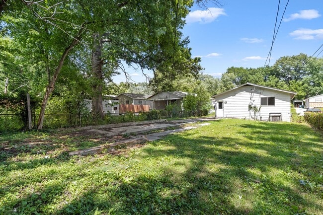 Building Photo - Charming 3-Bedroom Home with Fenced Yard a...