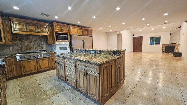Building Photo - Exquisite 4 Bedroom + Office Single-Level Residence with Pool/BBQ in a Prime South-of-the-Bouleva...