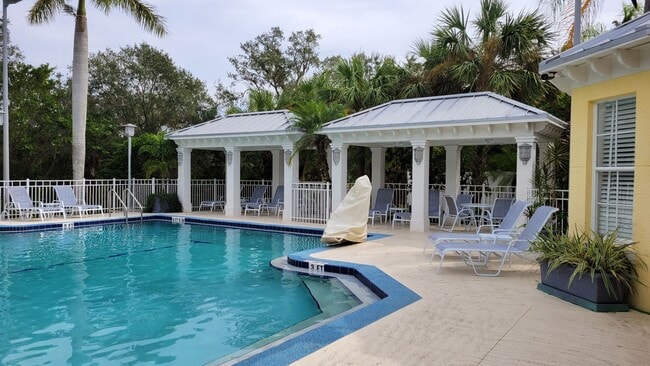 Building Photo - Annual UNfurnished 2/2 ground floor condo in water front boating community