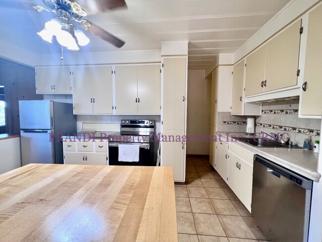 Building Photo - "Charming 2-Bedroom Retreat in San Anselmo...