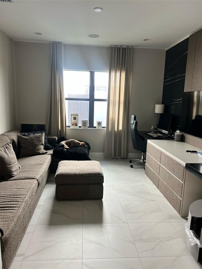 Building Photo - 8533 Ganton Dr