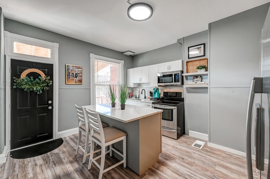 Kitchen - 307 Whitridge Ave