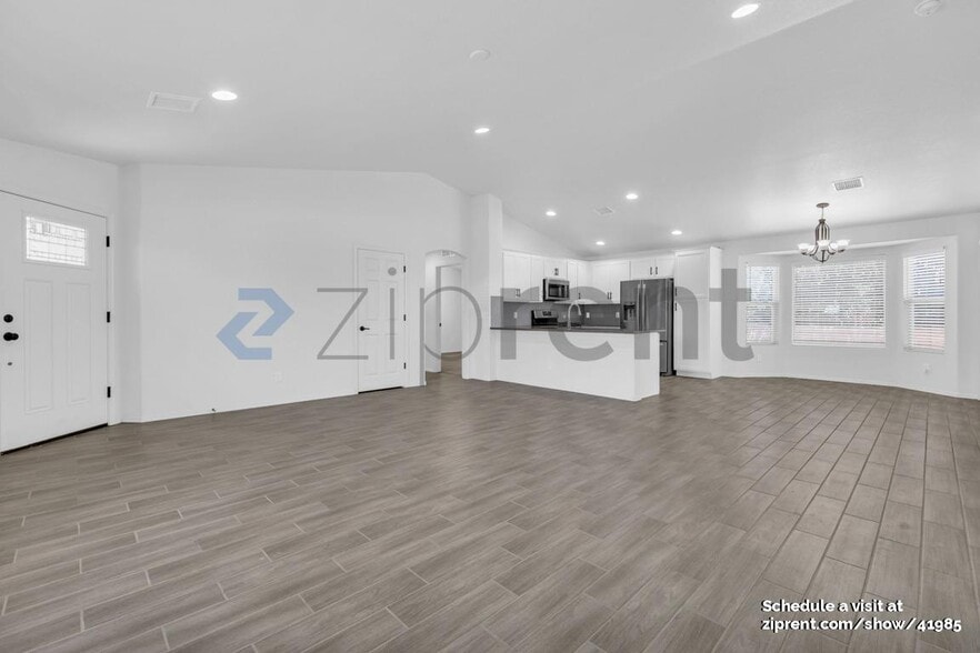 Building Photo - 1704 Tenen Pass Dr