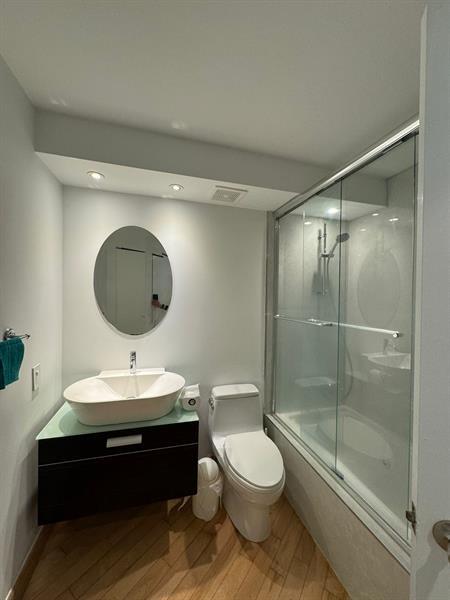 Building Photo - 540 Brickell Key Dr