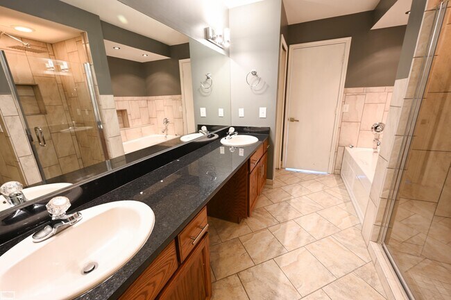 Building Photo - 28777 Berwick Ct