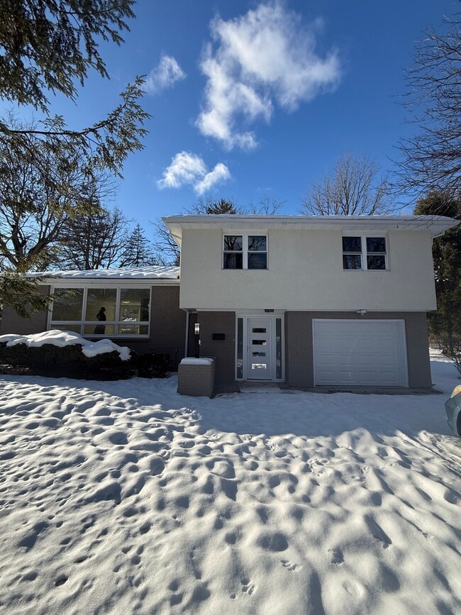 Building Photo - 4300 Fairfield Dr