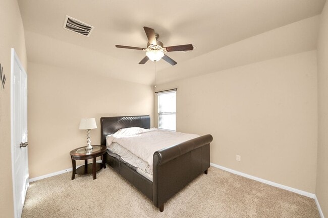 Building Photo - 28523 Pleasant Forest Dr