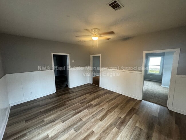 Building Photo - 331 W College Dr