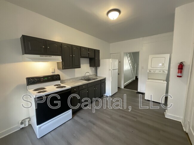 Building Photo - 709 W Princess St