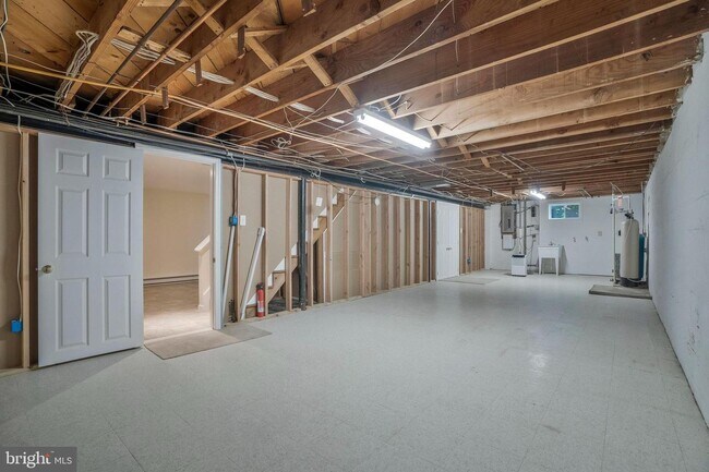 Building Photo - 709 Ellsworth Ave