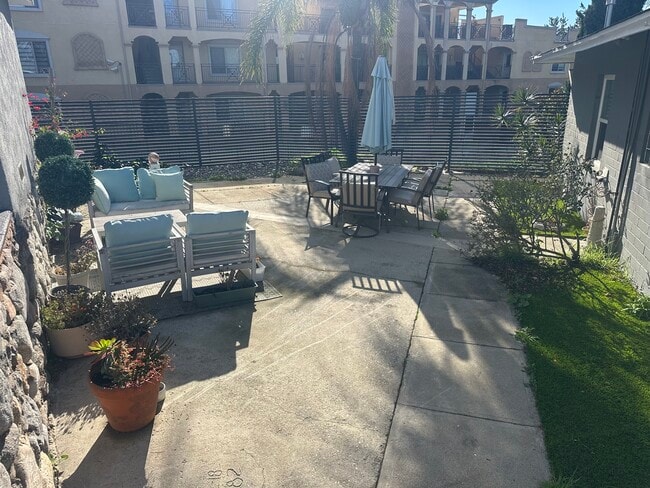 Building Photo - 2449 Florencita Dr W