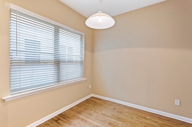 Building Photo - 4BR in sought after Centennial Lakes