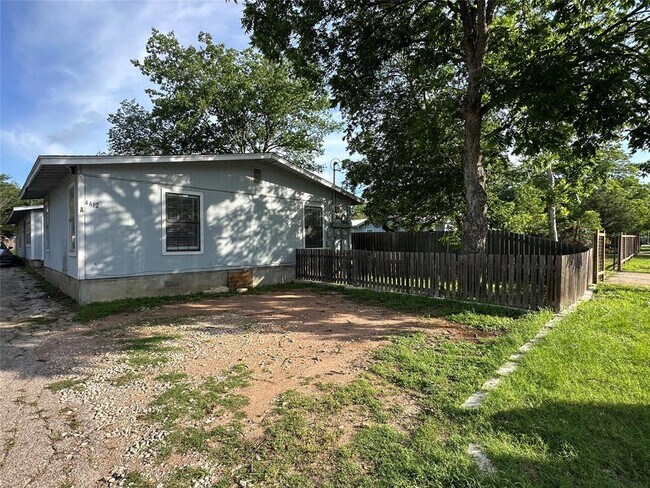 Building Photo - 4412 Gillis St