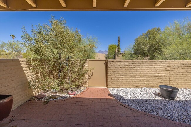 Building Photo - East-2 bedroom/ 2 bathroom townhome