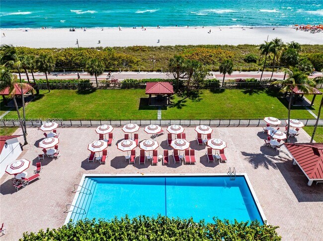 Building Photo - 2555 Collins Ave