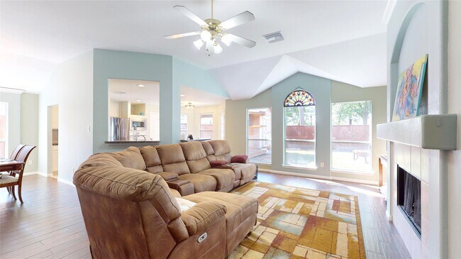 Building Photo - 6014 Knollwood Tr
