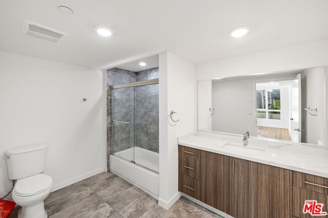 Building Photo - 5229 Willowcrest Ave