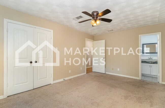 Building Photo - 2801 Fairbrook St