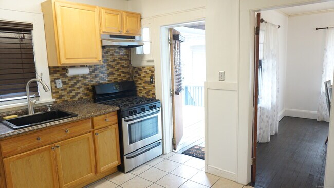 Building Photo - 314 Judson Pl