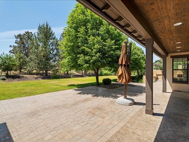 Building Photo - 4 Bedroom Tumalo Dream home on 3.21 Acres!