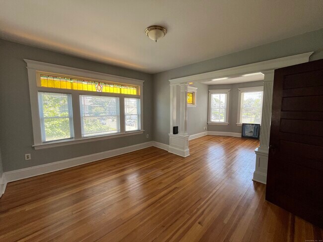 Building Photo - 356 Midland St