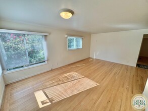 Building Photo - Spacious & Bright 2BR|1BA w/ One Garage Pa...
