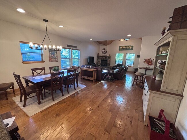 Building Photo - Truckee Ski Lease Available