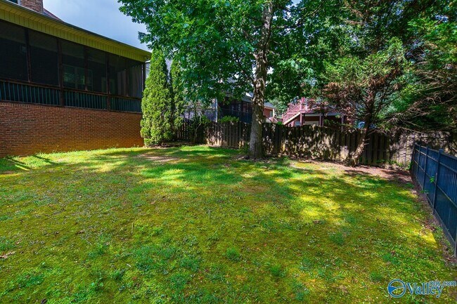 Building Photo - 305 Walden Glen Ct