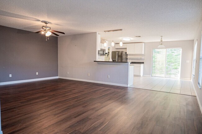 Building Photo - 3/2~Ridge Valley ~ Save with Solar!