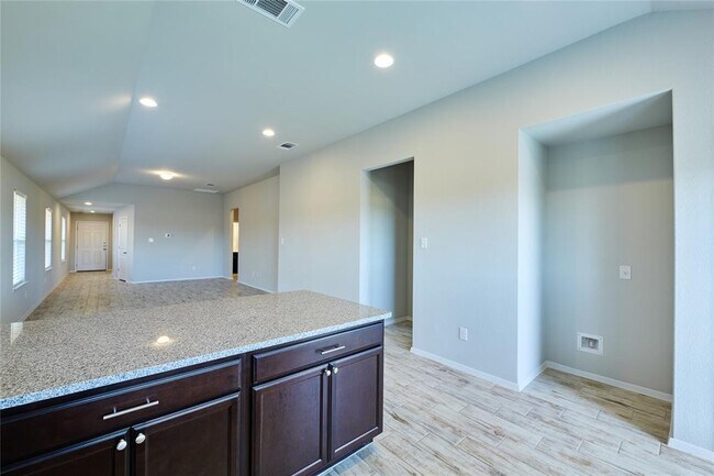 Building Photo - 303 Trailside Ln