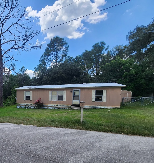 Building Photo - 2br - 2 Bed 2 Bath w/ screened porch and FULLY FENCED Backyard!