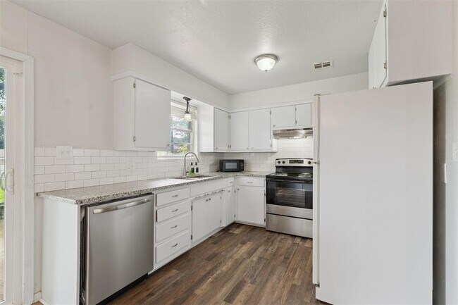 Building Photo - 2328 S Krowse Ave
