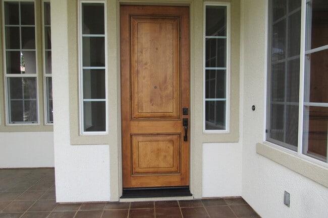 Building Photo - Gorgeous 5 Bed/4.5 Bath with Office in Perfect San Ramon Location