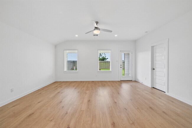 Building Photo - 30039 Gallatin River Ln