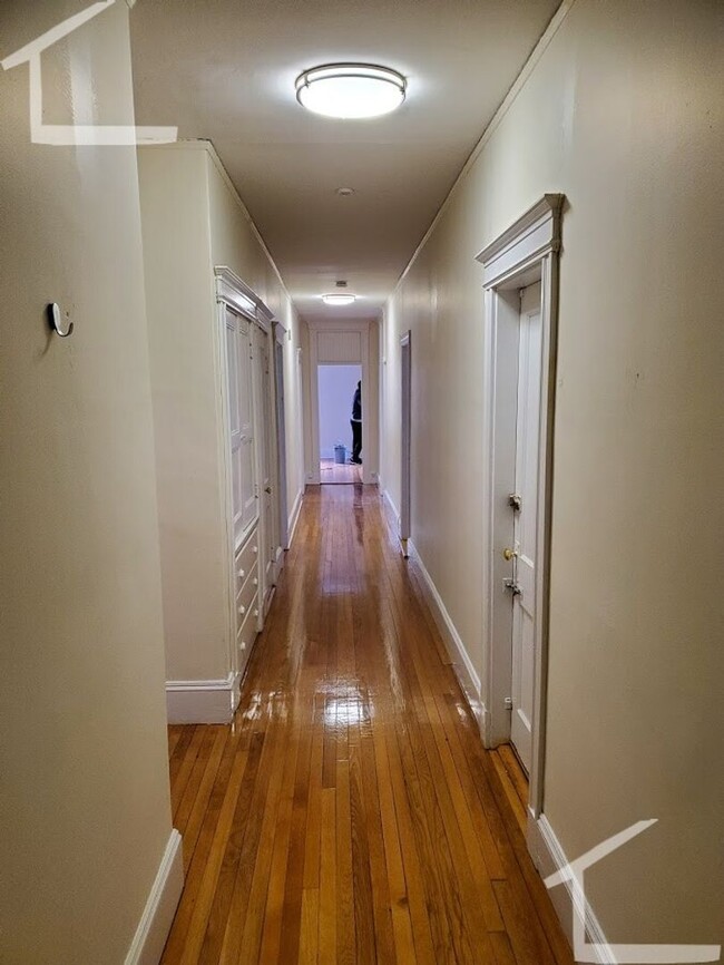 Building Photo - Large 3-Bed near BU in Brookline