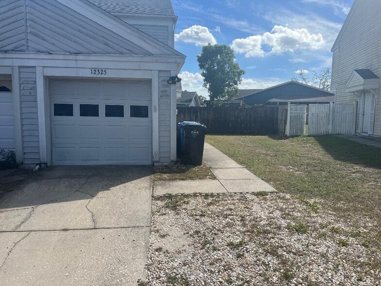 Building Photo - 12325 Villager Ct