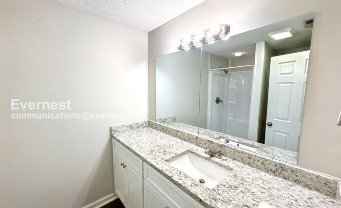 Building Photo - 2113 Stapp Dr NE