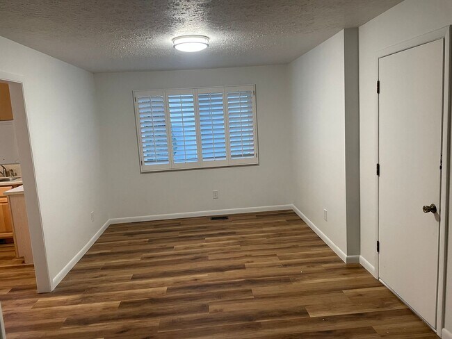Building Photo - Spacious 5-Bedroom Home Near Little Cotton...