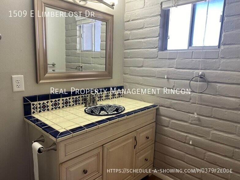Building Photo - 1509 E Limberlost Dr
