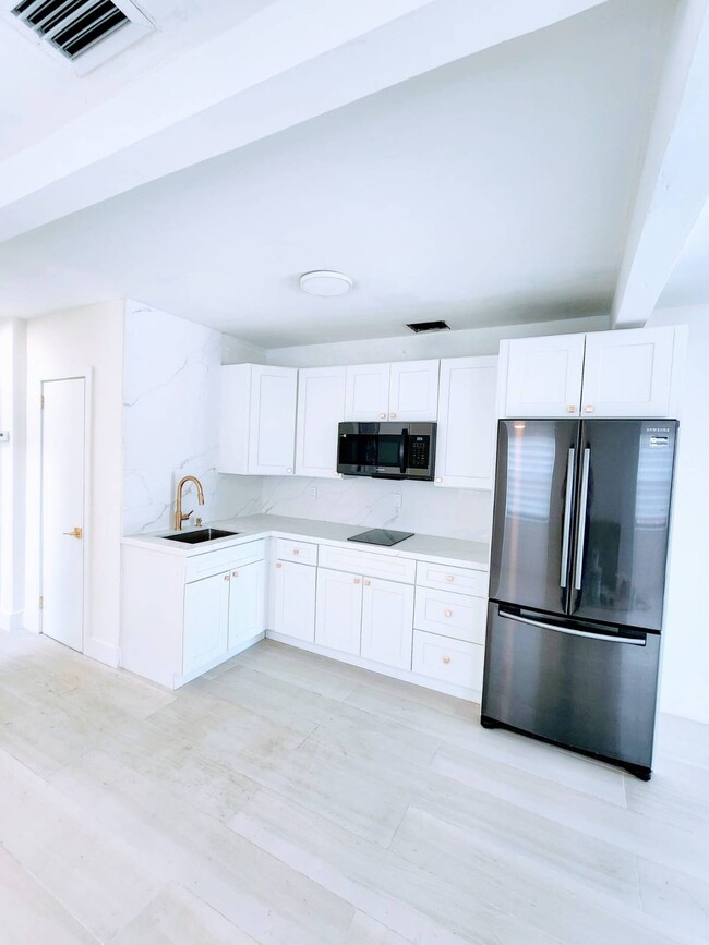 Building Photo - 3219 SW 25th Ter